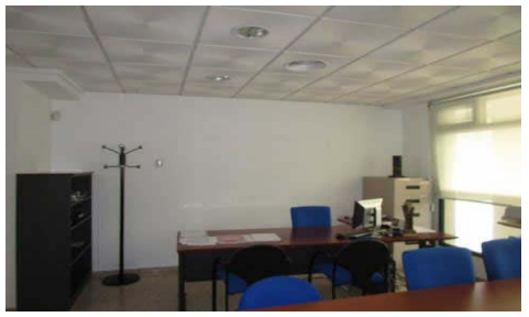 Local en planta semisotano destinado a usos comerciales, sin distribución interior. Superficie: 306,80 m2. (Valencia) - Imagen 12
