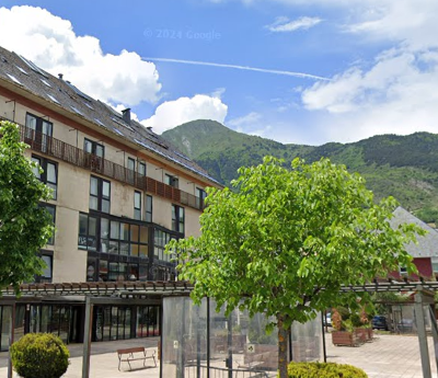 Garaje nº 38, local de aparcamiento para vehículos y trasteros, sito en edificio de Plaza Pas d’Arró 1 y 3 de Vielha